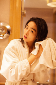 女生把坤放男生定眼里